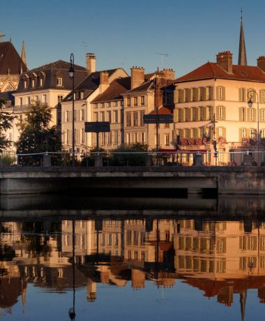 Et au milieu coule la Seine…