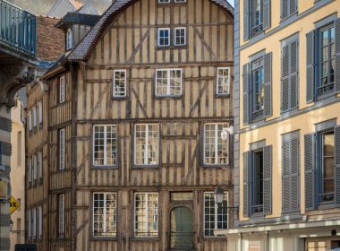 Un bien étrange balcon…