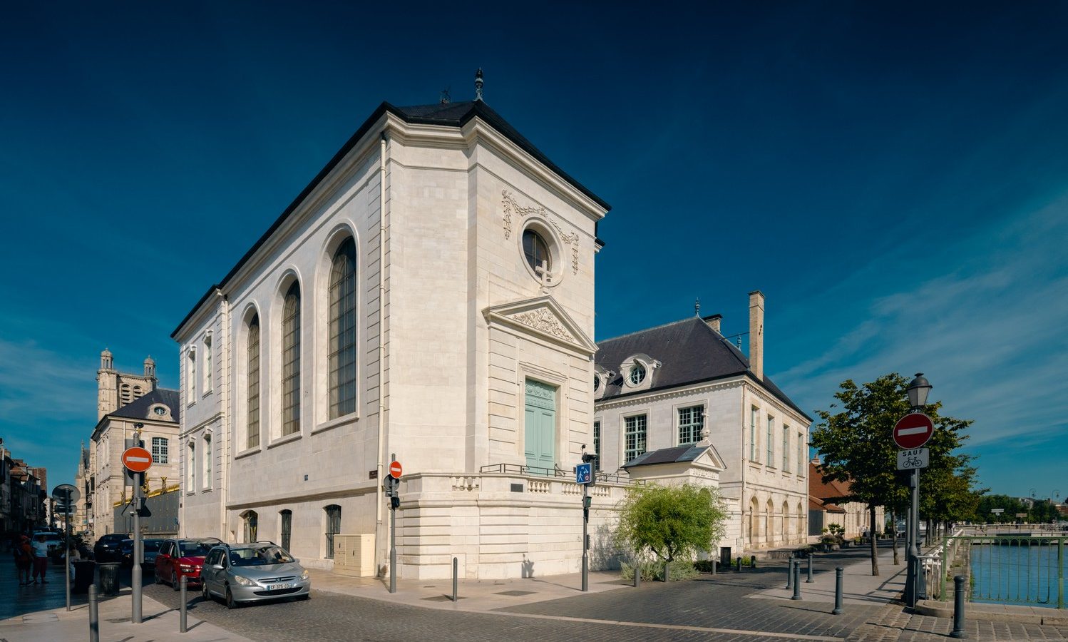 La cité du vitrail, l&rsquo;Hôtel -Dieu, un coffret à bijoux – épisode 6