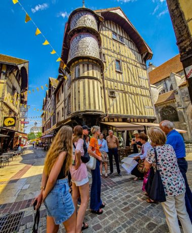 Vous recherchez un guide conférencier pour découvrir Troyes ?