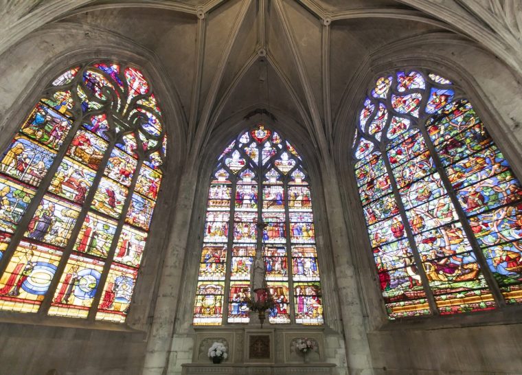 Flânerie – Les chefs d&rsquo;œuvre du vitrail (Sainte-Madeleine & Saint-Pantaléon)